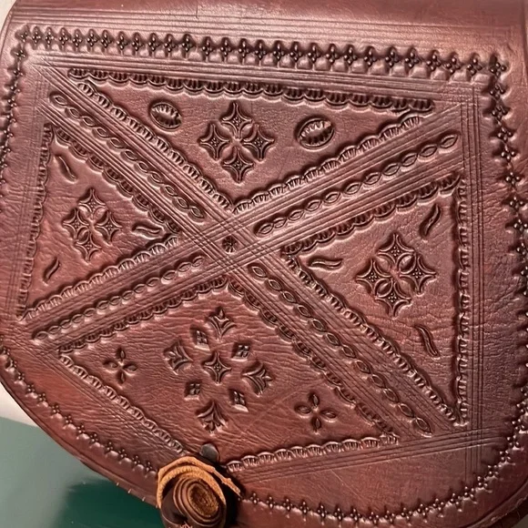 Vintage Bohemian Handmade & Hand Pressed 100%  Leather Saddle Crossbody Bag - Picture 7 of 12